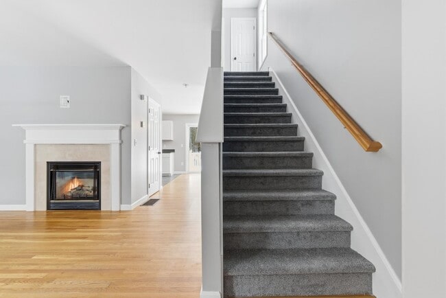 Building Photo - 6 Mulberry Ln