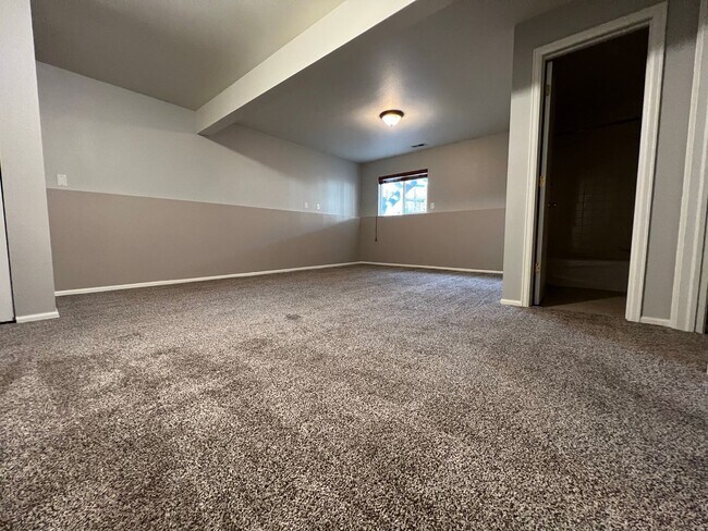 Building Photo - Lovely Ranch, Pikes Peak Views from Expans...