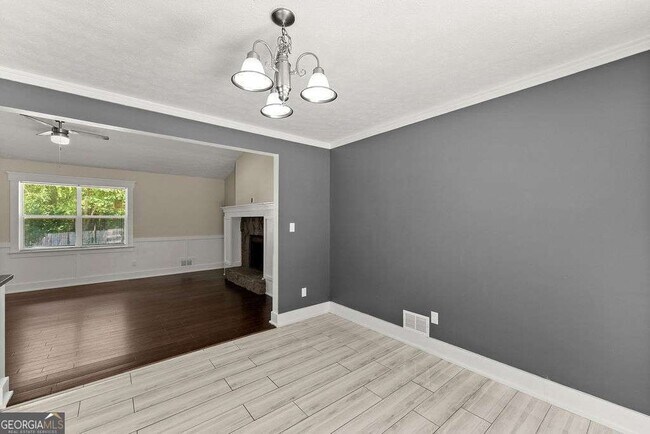 Building Photo - 4035 Thames Dr