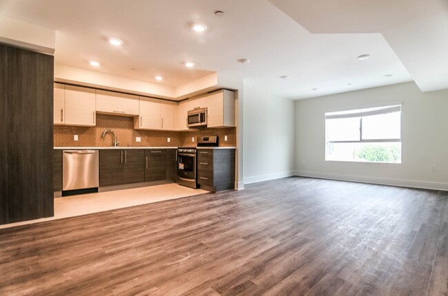 Building Photo - 5026 Rosewood Ave