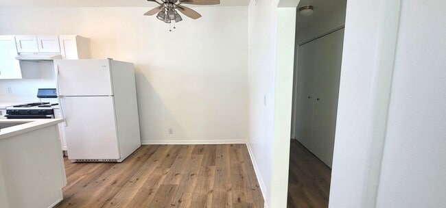 Building Photo - GREEN VALLEY CONDO IN  RENOVATED CONDITION