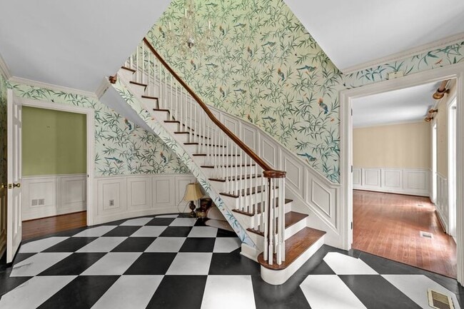 Building Photo - 221 Magnolia Ln