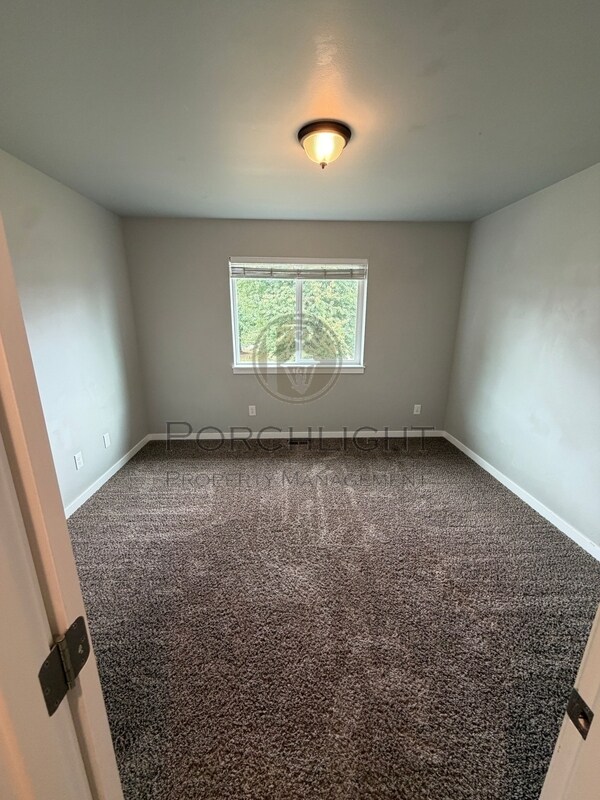 Building Photo - 2102 Snowbush St