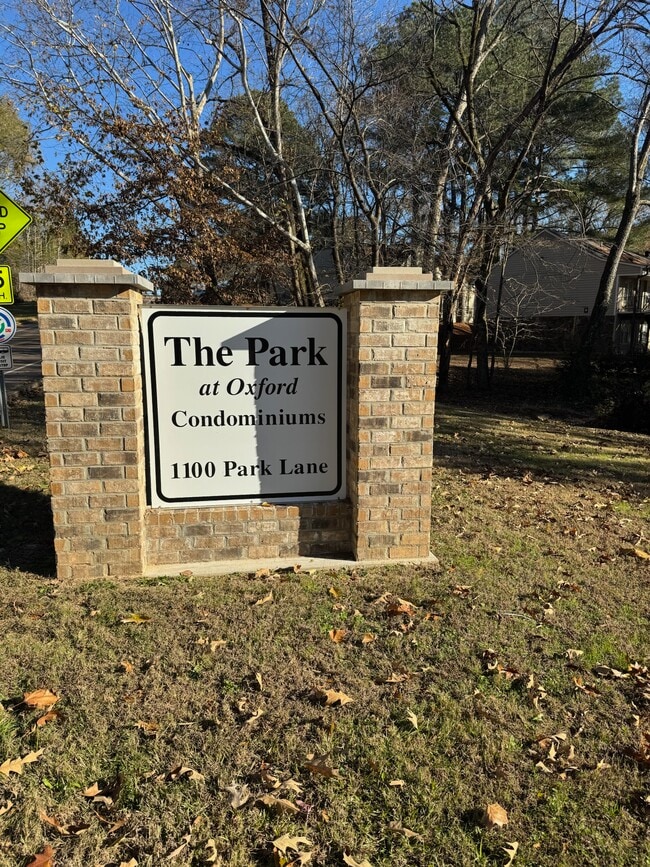 Building Photo - 807 Park Lane