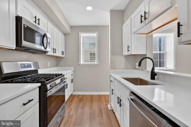 Building Photo - 1008 Rittenhouse St NW