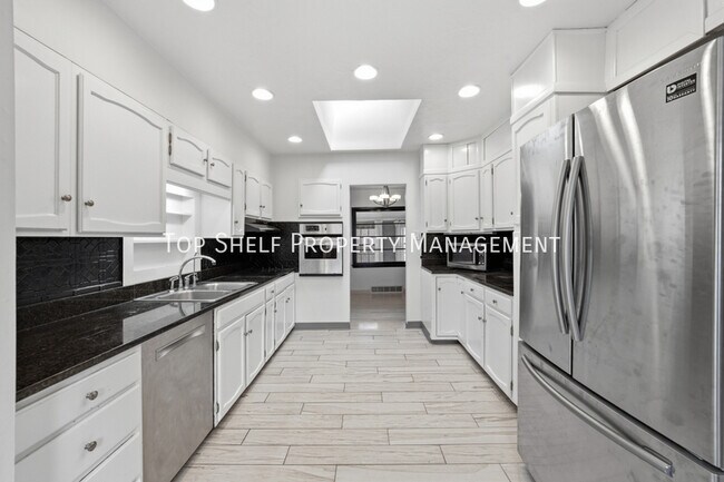 Building Photo - 502 Lacona Ave