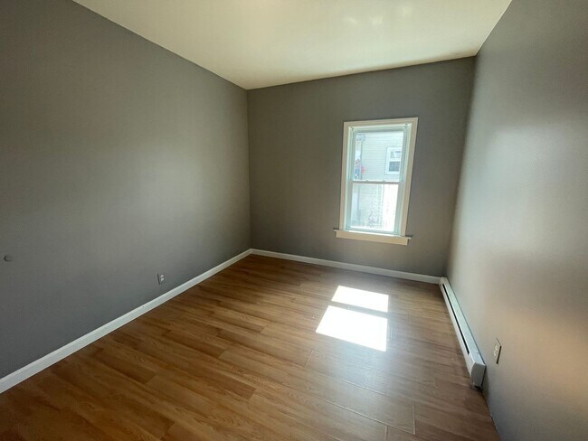 Building Photo - 77 Fox St