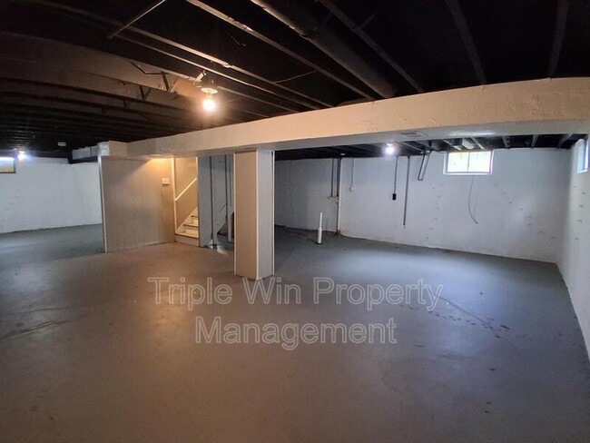 Building Photo - 524 Acorn Dr