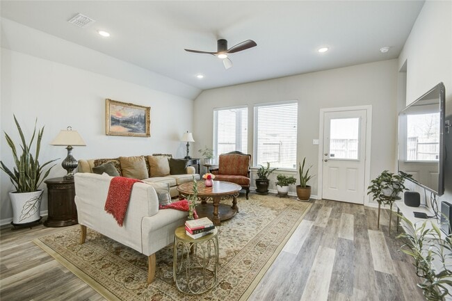 Building Photo - 2815 Torrey Pines Dr