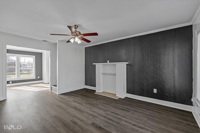 Building Photo - 2400 Broadway Dr