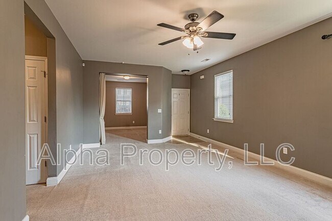 Building Photo - 135 Raven Hill Way