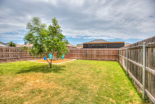 Building Photo - 5022 Red Oak Ln