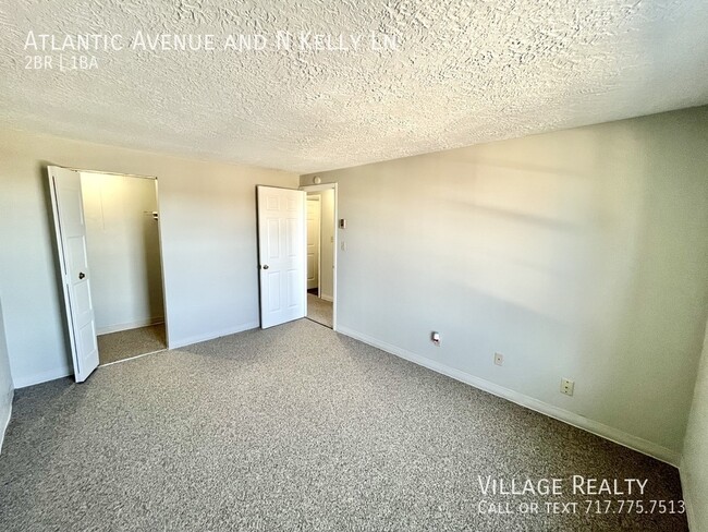 Building Photo - Newly-remodeled! Affordable 2-bed in Red L...