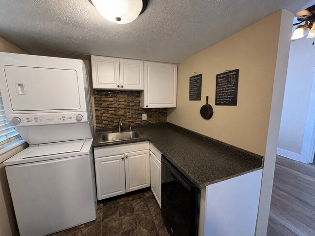 Building Photo - 4 bedroom Main Floor Unit