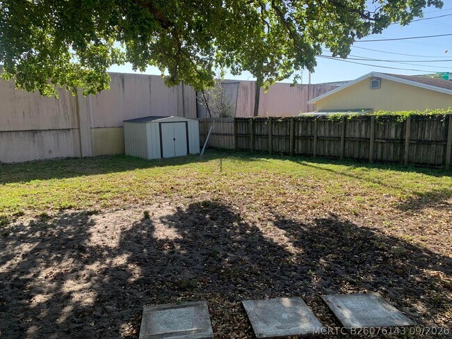 Building Photo - 212 NW 41st Ct