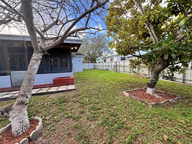 Building Photo - 9111 SW 20th St