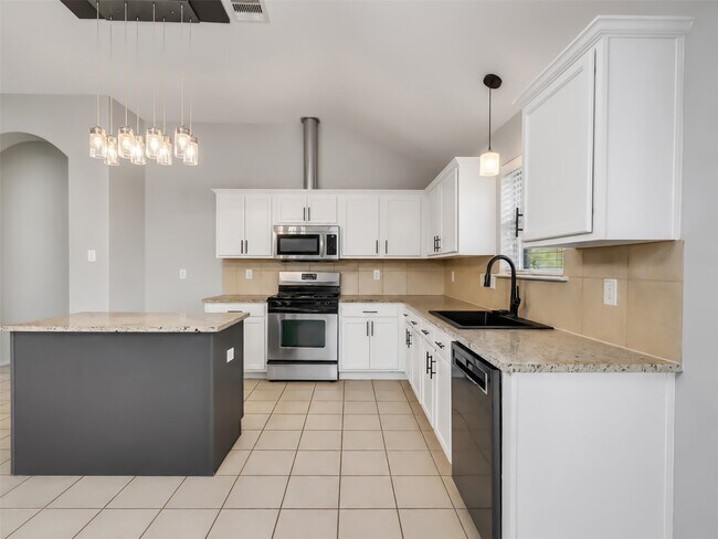 Building Photo - 3417 Cypress Village Dr