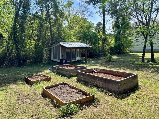 Building Photo - Charming Carrboro Classic | 3-Bedroom Home Steps from Downtown!