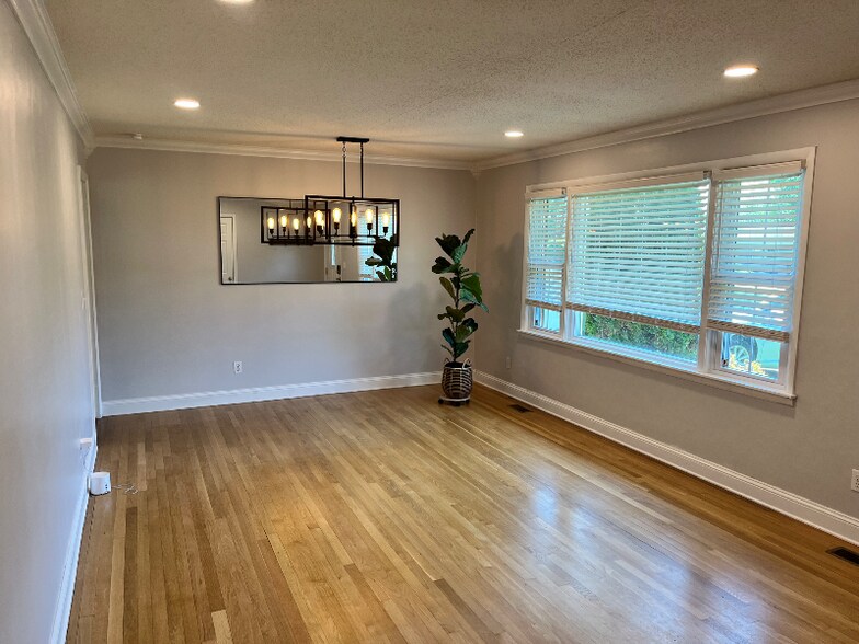 Building Photo - 502 N Gilmer Park