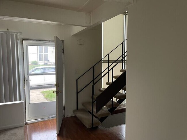 Building Photo - 908 N 70th St, Kansas City, KS 66112, USA