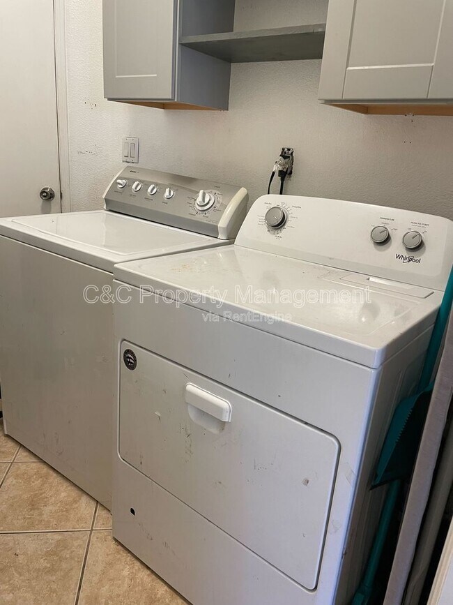 Building Photo - 1279 Gorge Run Wy