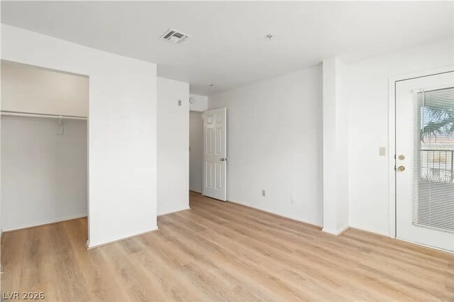 Building Photo - 3550 Bay Sands Dr