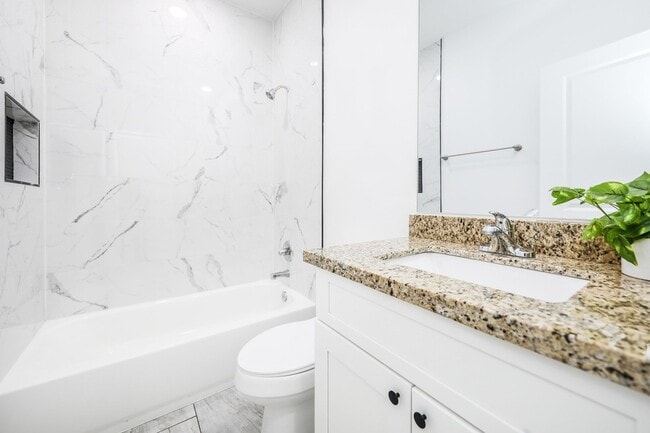 Building Photo - 3911 Casa Blanca Lake Rd