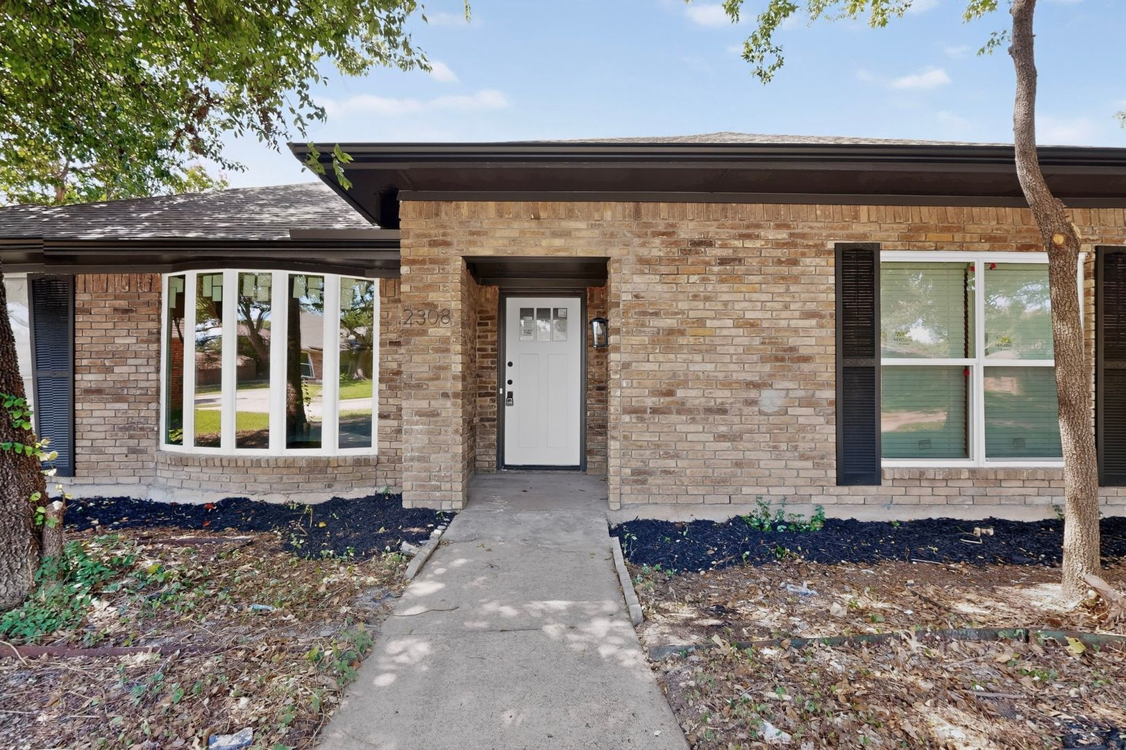Building Photo - 2308 Chamberlain Dr