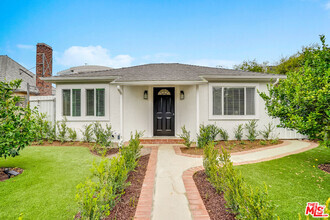 Building Photo - 657 Brooks Ave