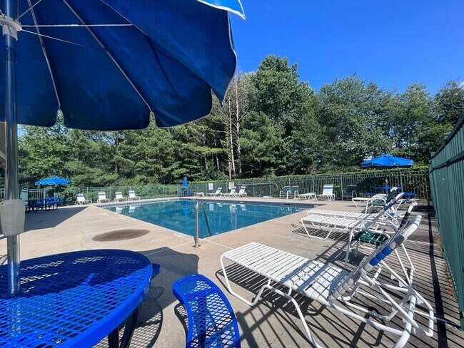 Building Photo - 1712 Hillside Bend Crossing