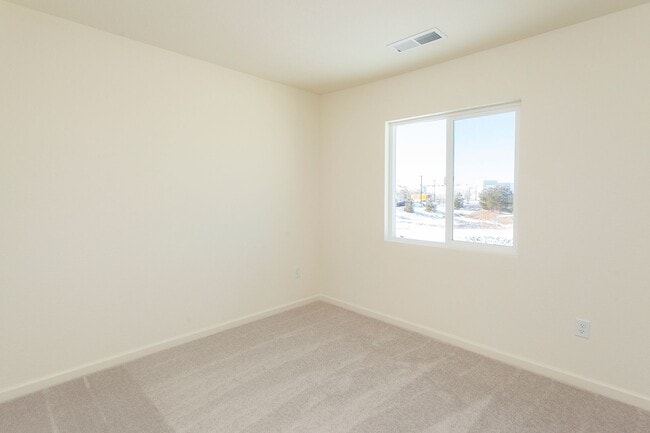 Building Photo - 8981 Quail Fls Dr