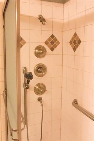 Building Photo - 557 Grace Dr