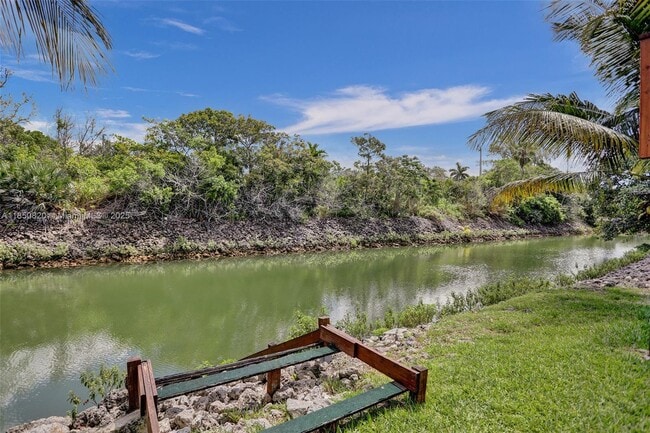 Building Photo - 7245 S Waterway Dr