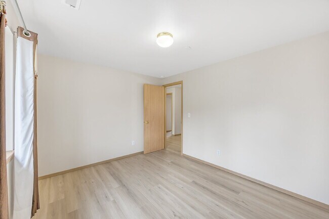 Building Photo - NO SHOWINGS AT THIS TIME~ 5 Bedrooms ( one brm is on main floor) and 4 bathrooms (2 are on main f...