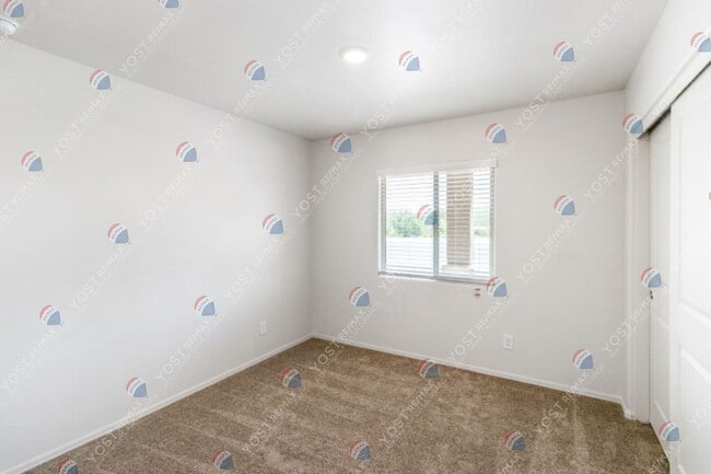 Building Photo - Inviting home in Ghost Hollow!