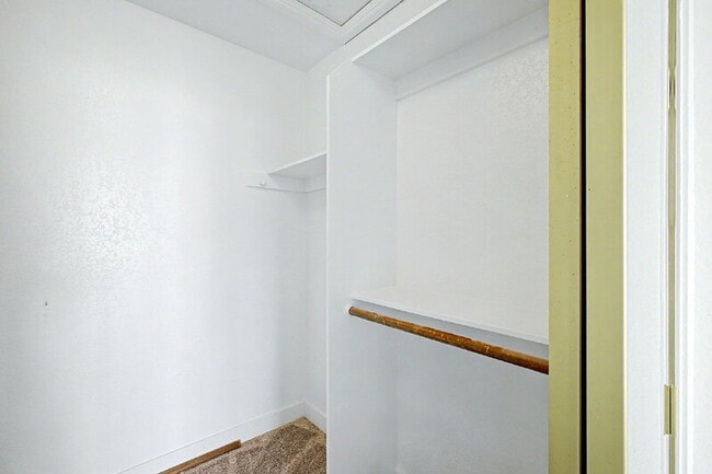 Building Photo - 818 S Westwood