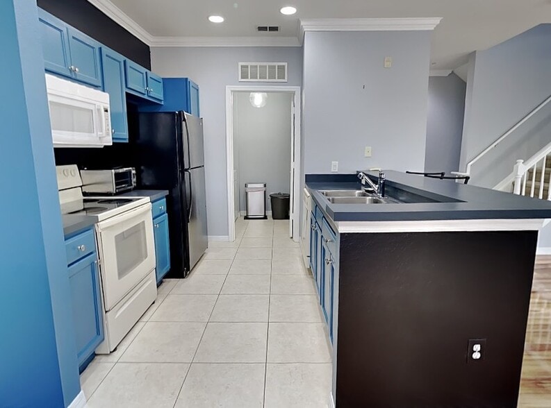 Building Photo - 2550 Grand Central Pkwy