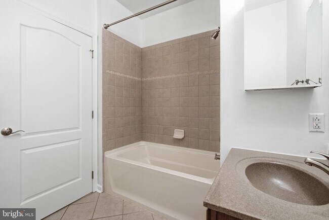 Building Photo - 301 Carson Terrace