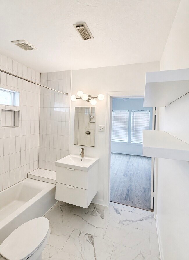 Building Photo - 3824 Woodleigh St