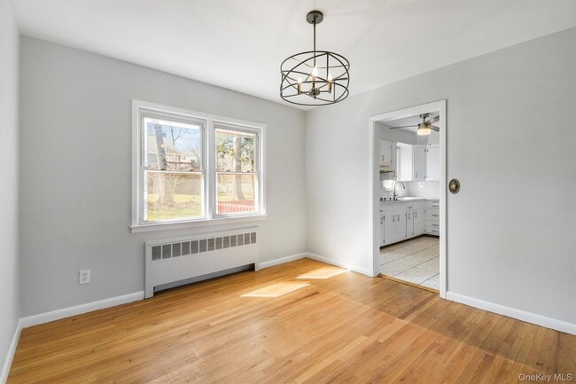 Building Photo - 846 Hartsdale Rd