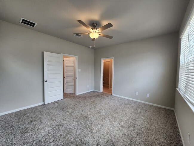 Building Photo - 1513 Lakeline Oak Dr