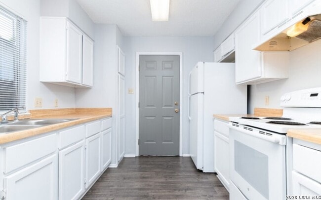 Building Photo - 5855 Cliffmont Dr