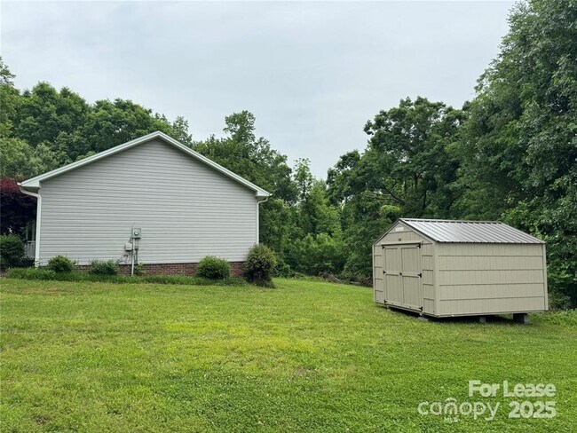 Building Photo - 2177 Lynmore Dr