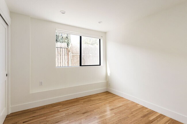 Building Photo - 3 Bed / 3 Bath at the Mohawk Residences is Now Available!