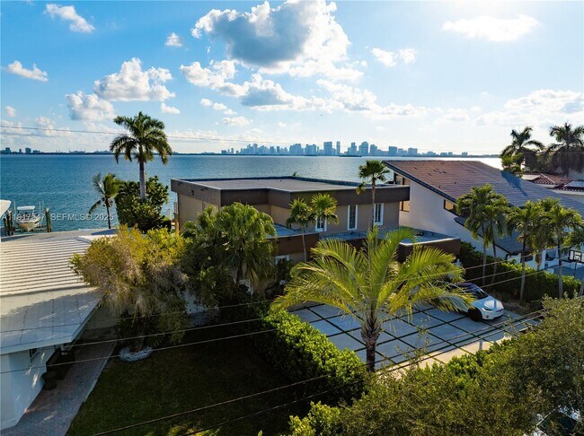 Building Photo - 1500 S Treasure Dr