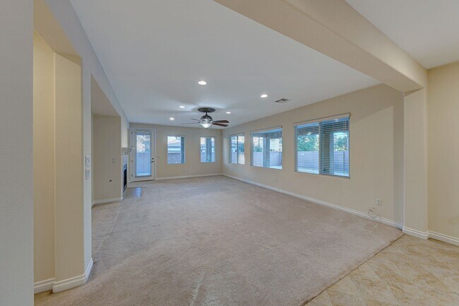Building Photo - 5 Bedroom Corner Lot Home in Gated Community!
