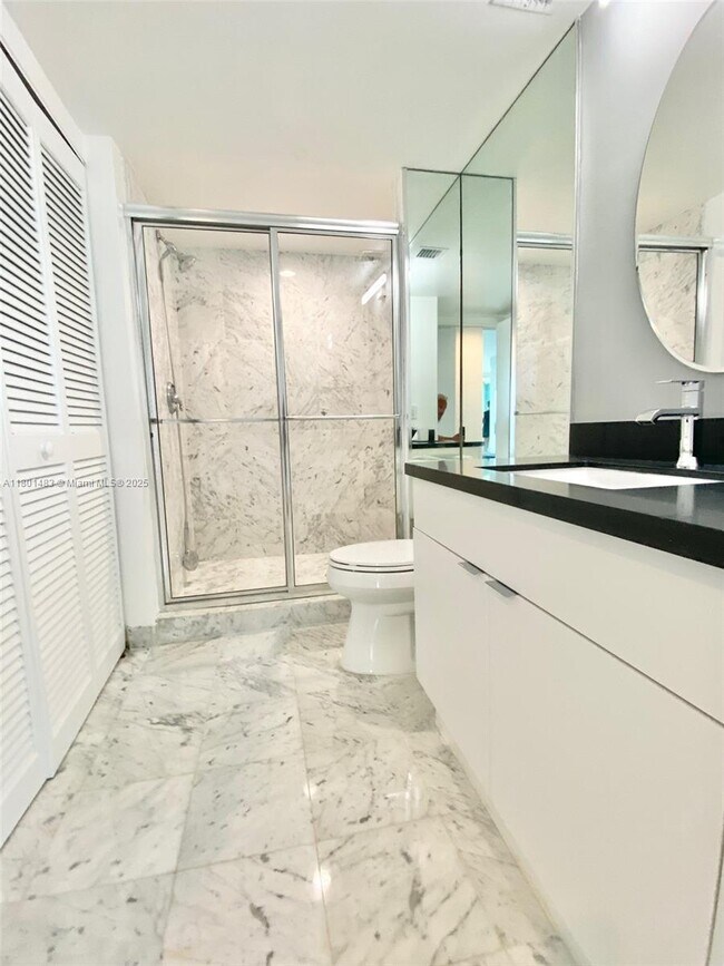 Building Photo - 16400 Collins Ave