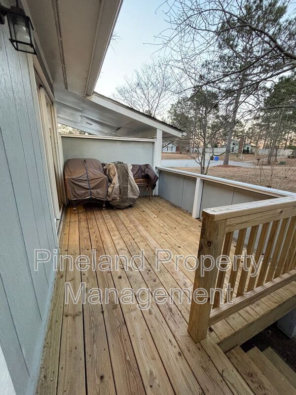 Building Photo - 2012 Lakemeadow Dr