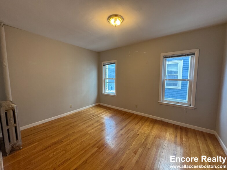 Building Photo - 23 Tufts St