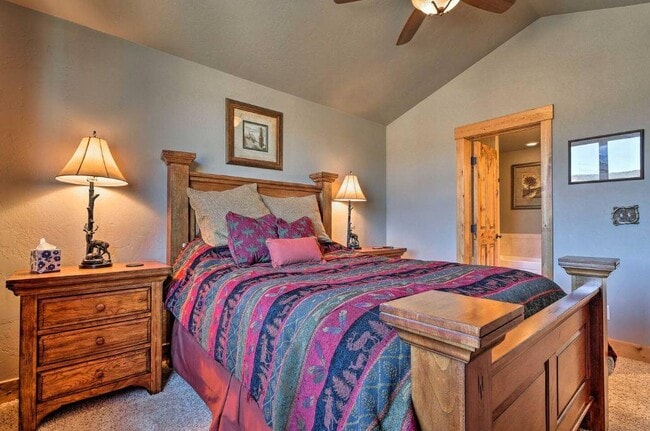 Building Photo - 400 Paintbrush Ter